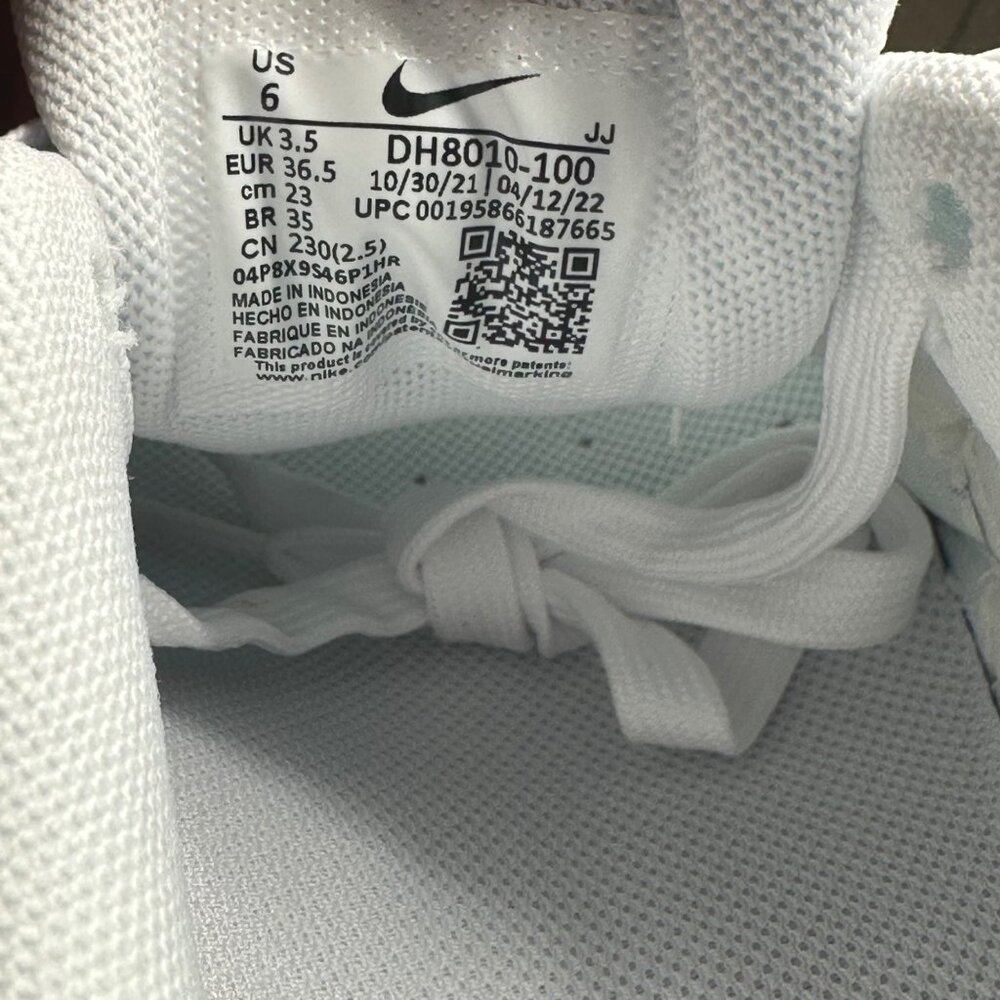 Women's Nike Air Max 90 Running Shoes Sz 6 Triple White DH8010-100 NEW - Picture 8 of 10